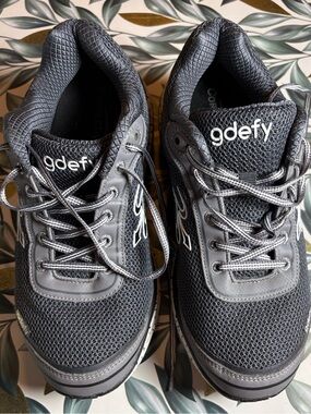Mens 8.5 Gravity Defying Grey Men Might Walk